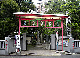 間々井香取神社玉垣門