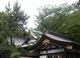 間々井香取神社拝殿破風遠景