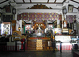 三崎稲荷神社拝殿内部
