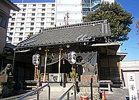 元宿神社拝殿左より