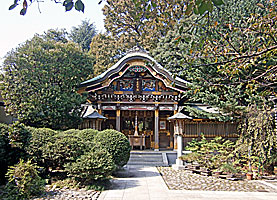武蔵野稲荷神社拝殿遠景