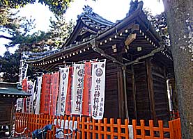 上田妙法稲荷神社社殿左背面