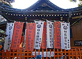 上田妙法稲荷神社社殿左側面
