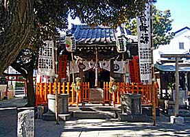 上田妙法稲荷神社社殿遠景