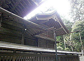 奈良橋八幡神社本殿左より