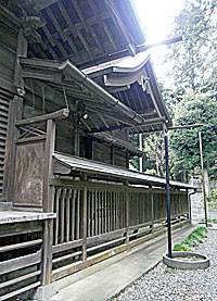 奈良橋八幡神社本殿左より