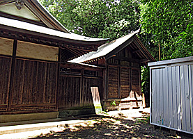 西田杉山神社社殿全景左より