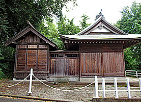 西田杉山神社社殿全景右側面
