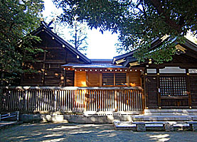 武蔵新田神社社殿右側面