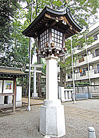 荻窪八幡神社大燈籠