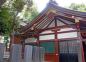 女塚神社拝殿右側面