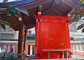 隆栄稲荷神社社殿左側面