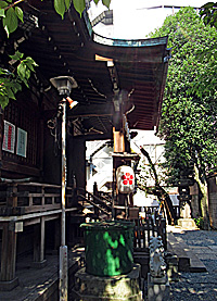 本郷櫻木神社拝殿向拝右側面