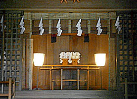 惣岳山青渭神社拝殿内部