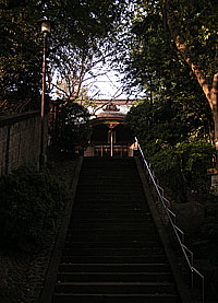 田端八幡神社参道