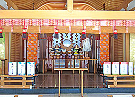立川諏訪神社拝殿内部