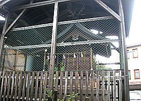 高田氷川神社本殿左側面