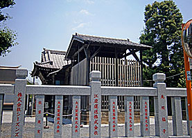 高田氷川神社本殿左背面