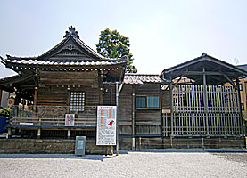 高田氷川神社社殿左側面