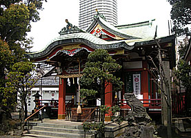 高木神社拝殿左より