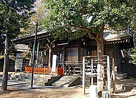 高松八幡神社拝殿近景左より