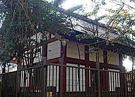 高松八幡神社本殿近景左背面