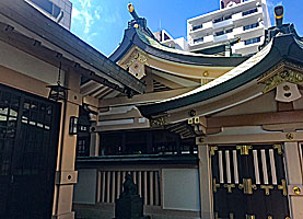 高輪神社拝殿右側面