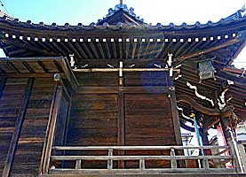 鷹取白魚稲荷神社社殿近景右側面