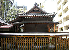 竹塚神社本殿左側面