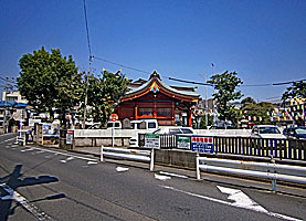 多摩川諏訪神社社殿遠景右側面