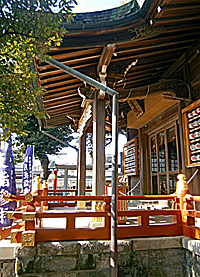立石熊野神社拝殿向拝左側面