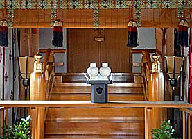 立石諏訪神社拝殿内部