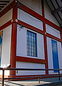 立石梅田稲荷神社拝殿左側面