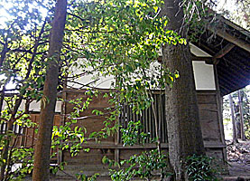 鶴川春日神社本殿左側面
