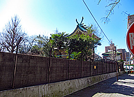 四ツ木白髭神社社殿遠景左側面