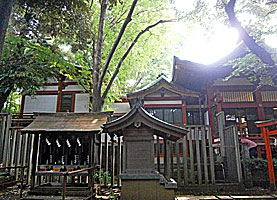雪ヶ谷八幡神社社殿右側面