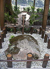 山寺日枝神社亀石