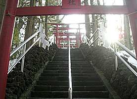 新屋山神社石段